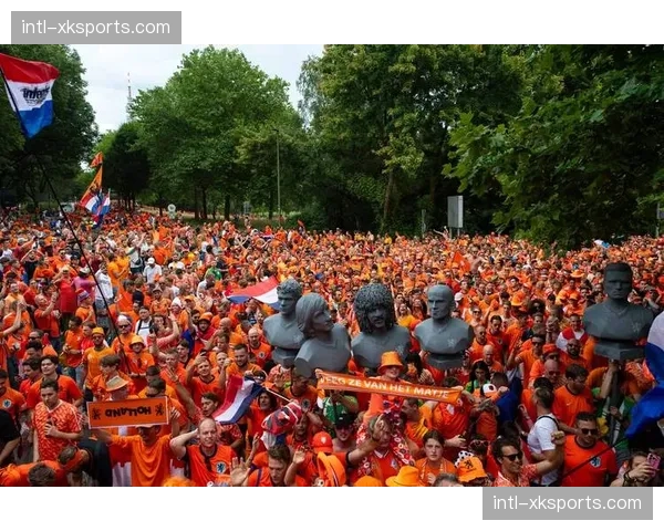 伊杜纳信号公园球场气氛热烈，多特蒙德球迷创造助威纪录